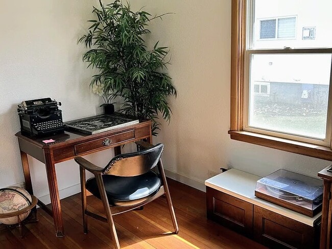 Building Photo - A st.