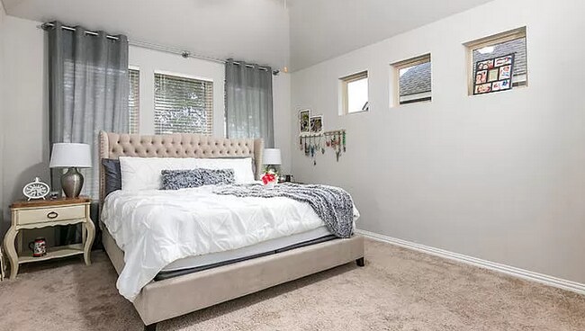 Building Photo - Spacious 4-Bedroom, 3-Bath Two-Story Home in Boerne