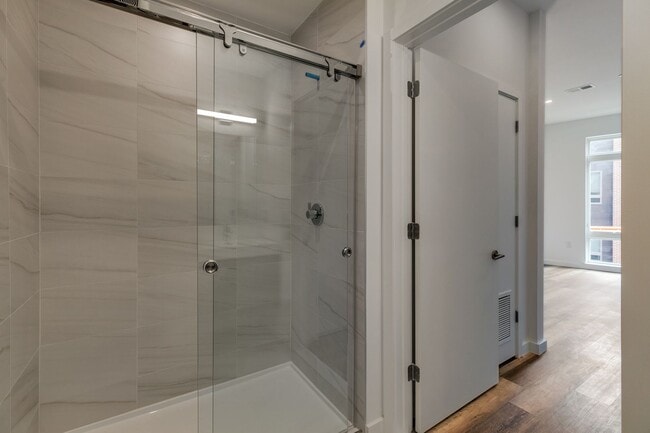 Building Photo - 2 Bedroom in Northern Liberties - Parking Available