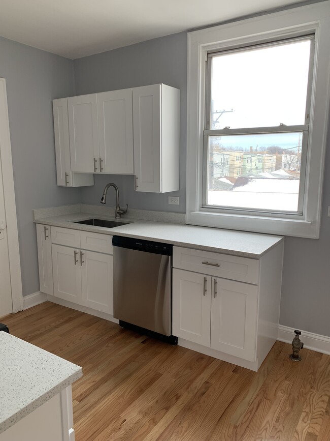 Building Photo - 3039 N Karlov Ave