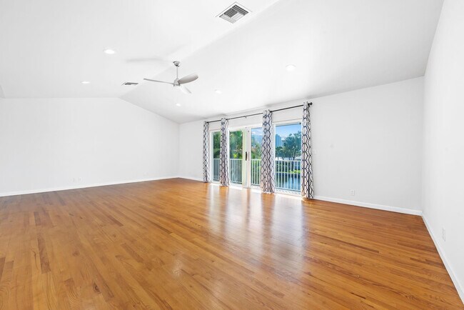 Building Photo - 2612 Marion Dr