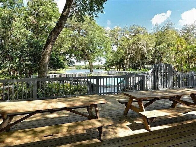 Building Photo - 4489 Oak View Dr
