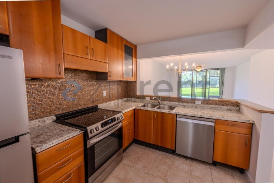 Building Photo - Unit C110