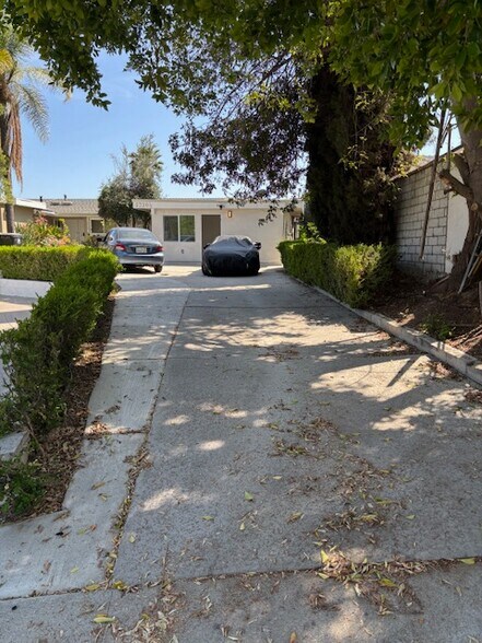 Building Photo - 5720 Wallis Ln