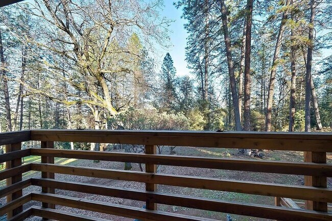 Building Photo - Beautiful 3BR/3BA Home on 1 Acre in Gated ...