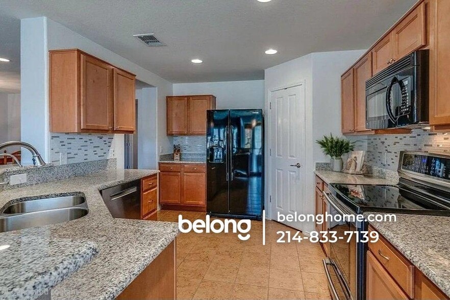 Building Photo - 15833 Coyote Hill Dr