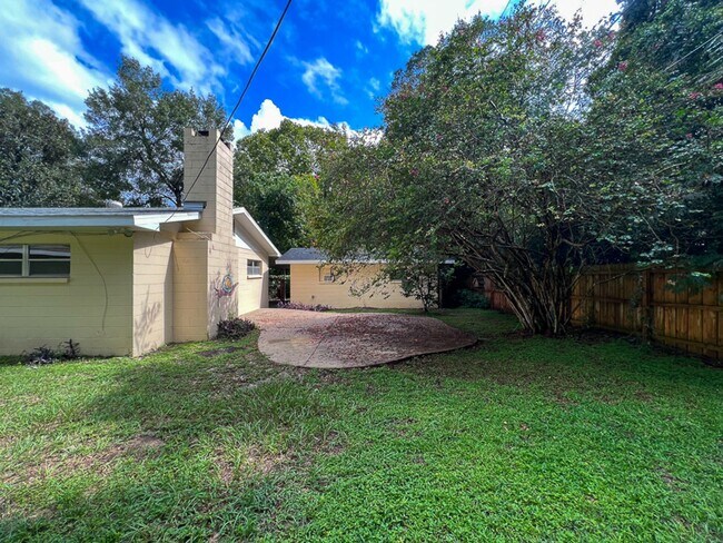 Building Photo - 4BR/3BA with Detached Garage Conversion Available Mid August! *Application Approved*