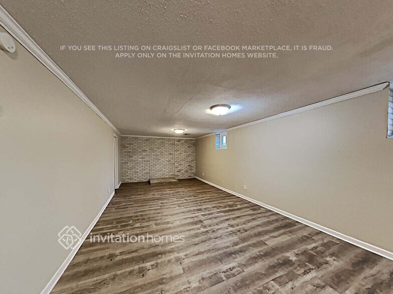 Building Photo - 2911 W 85th St