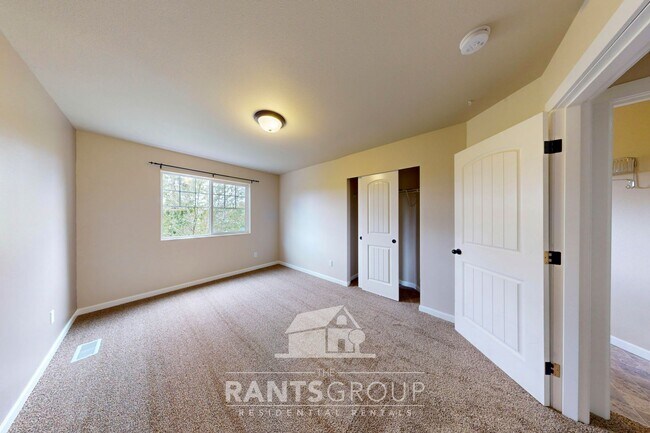 Building Photo - Gorgeous 4 Bed/2.5 Bath Pet-Free Home in Horizon Pointe!