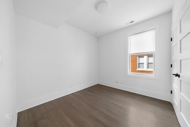 Building Photo - Sunny, Spacious and Beautifully Rehabbed in Avondale with Laundry in-unit