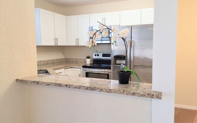 Building Photo - Beautiful Winter Park 2/2 Condo on the fir...