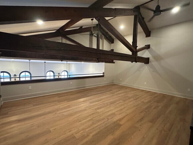 Building Photo - 307 W Main St