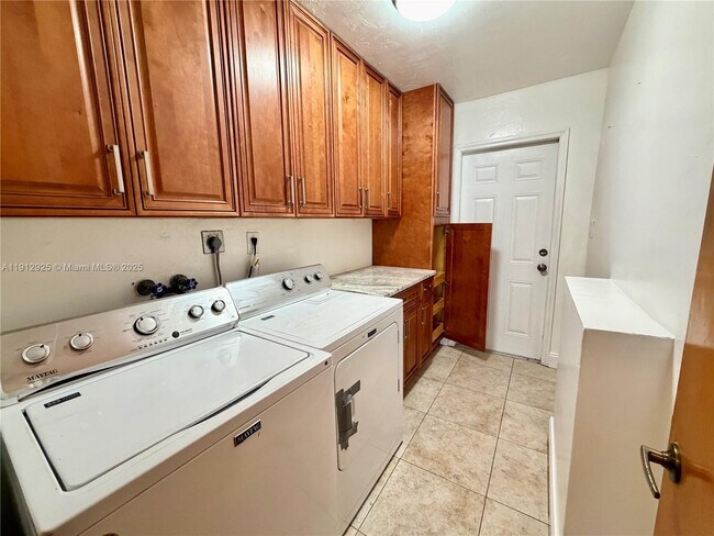 Building Photo - 45 SE 14th St