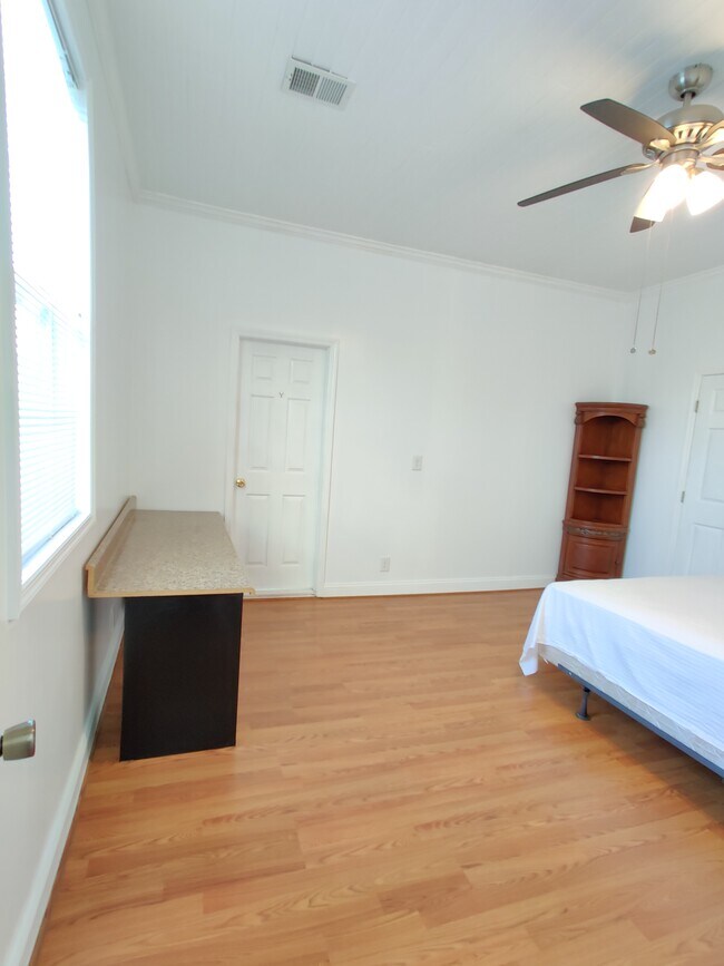 Building Photo - 1712 Jenkins St