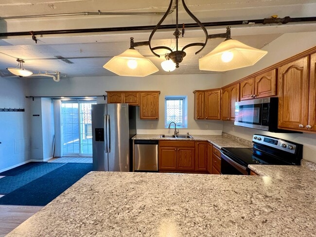 Building Photo - Industrial Style 3 Bedroom Home AVAILABLE JUNE!!!