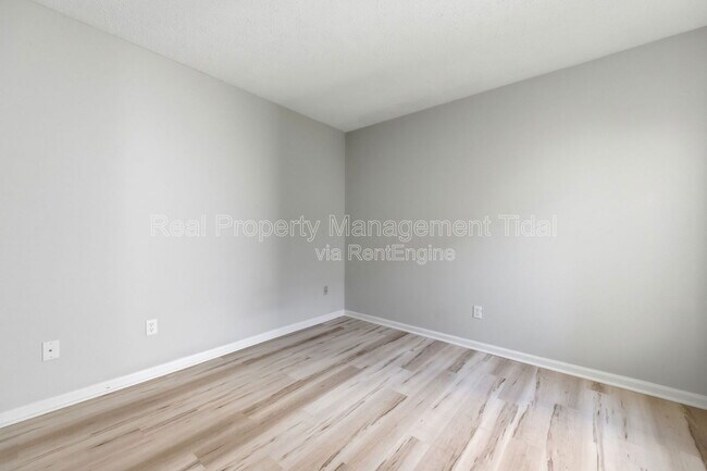 Building Photo - 302 Wells Ct
