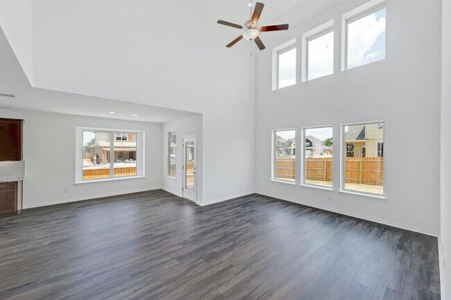 Building Photo - 1500 Sibley Wy