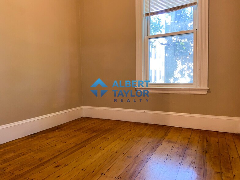 Building Photo - 13 Sachem St