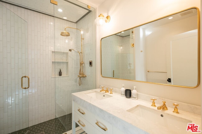 Building Photo - 1614 N Fairfax Ave