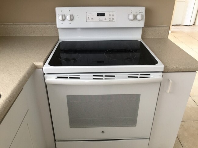 Building Photo - Available NOW! Adorable 2/2 located off of Curry Ford Rd @ Dockside at Ventura Condos w/ awesome ...