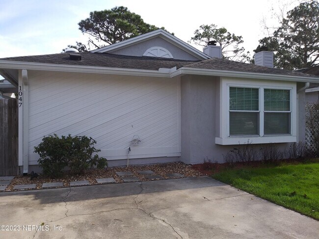 Building Photo - 1047 Hibiscus St
