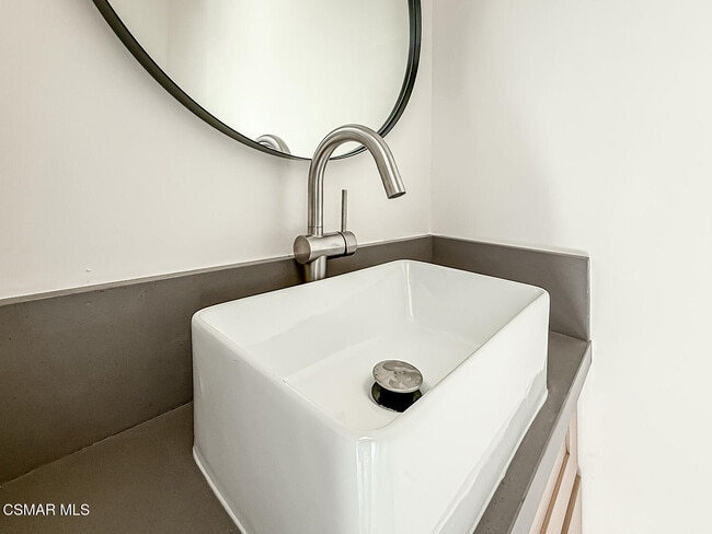 Building Photo - 2619 Veteran Ave