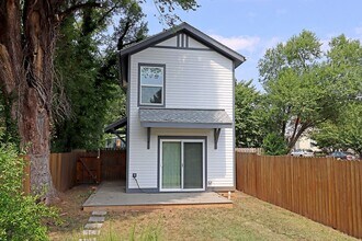 Building Photo - Light-Filled Downtown Studio Near UVA Medical Center