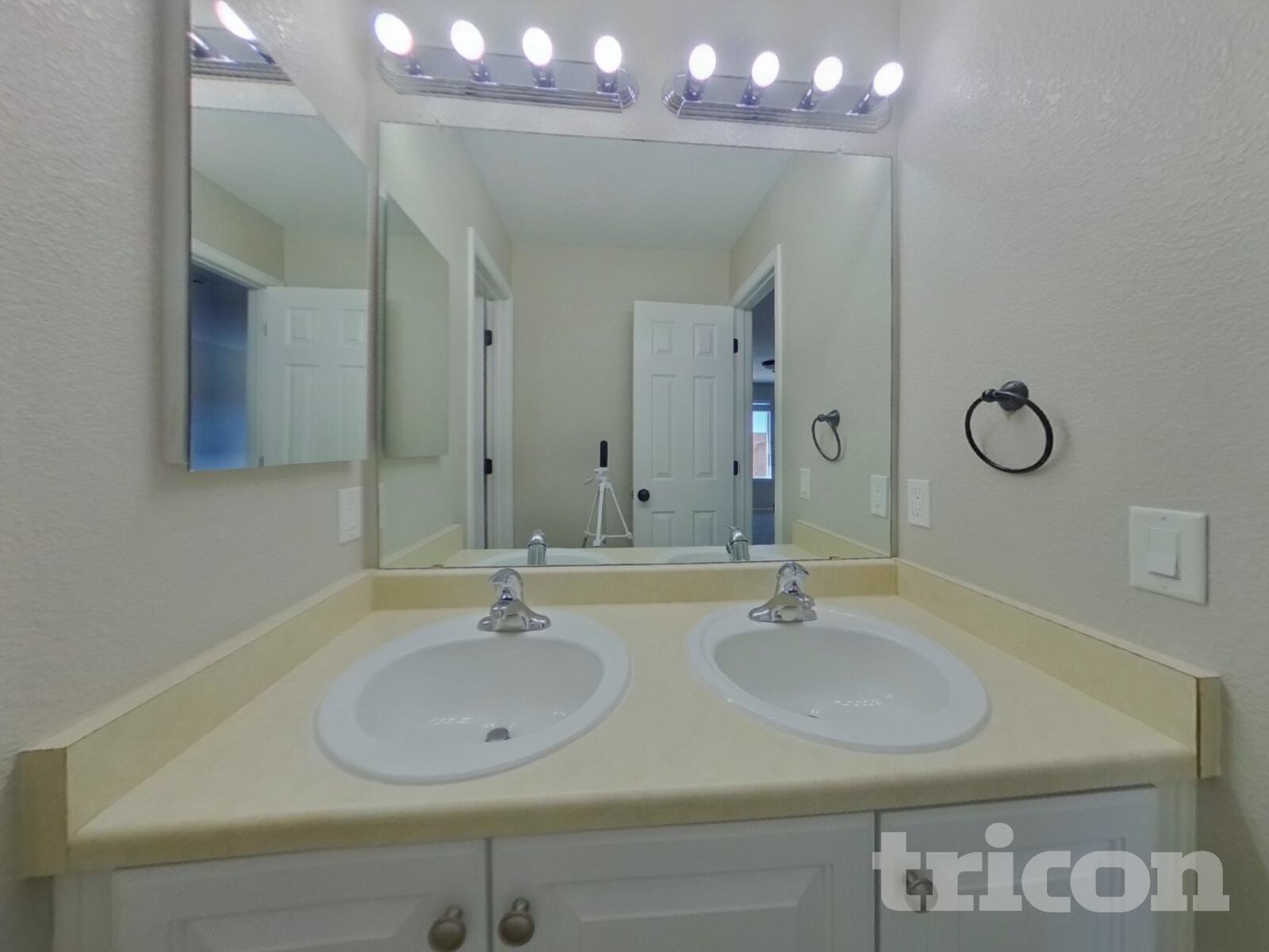 Building Photo - 10773 Southhaven Cir