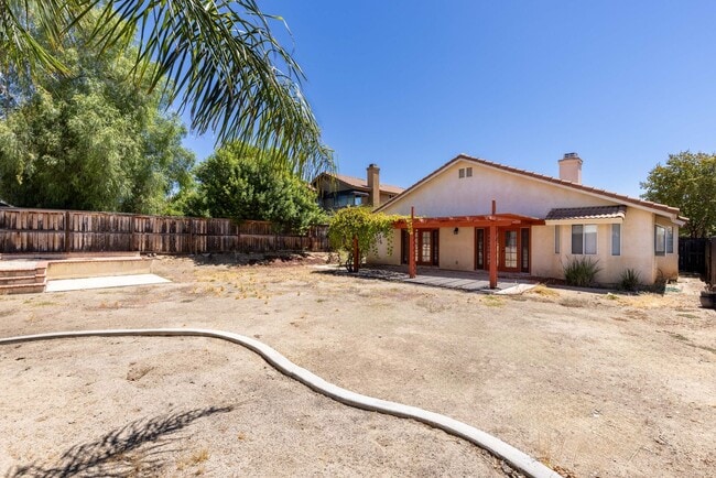 Building Photo - 4BD/2BA Ranch Style Home w/Private Yard, 2...