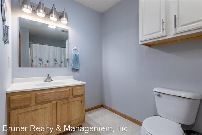 Building Photo - 1 br, 1 bath House - 102 Prairie Heights D...