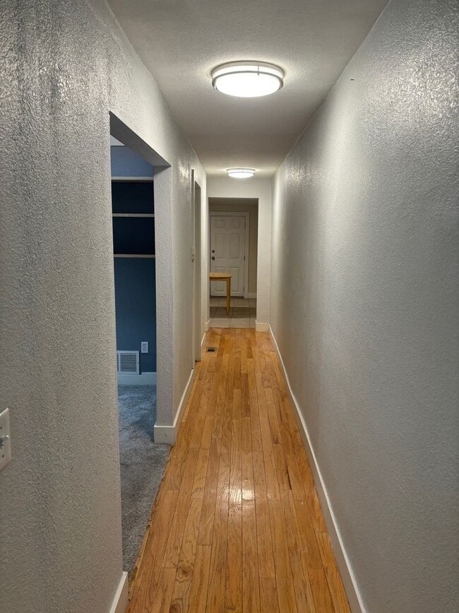 Building Photo - Updated 1 Bed/1 Bath Duplex in Lohi