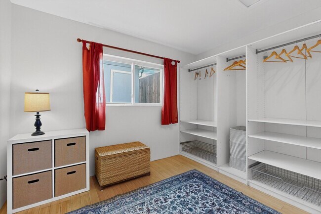 Building Photo - 1640 Stanford Dr NE