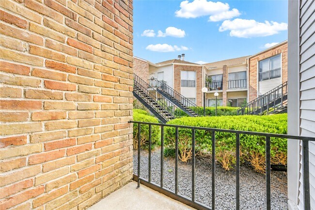 Building Photo - 3741 Thistlemont Dr