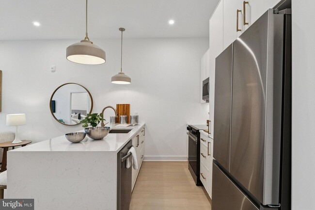 Building Photo - 30 W Allens Ln