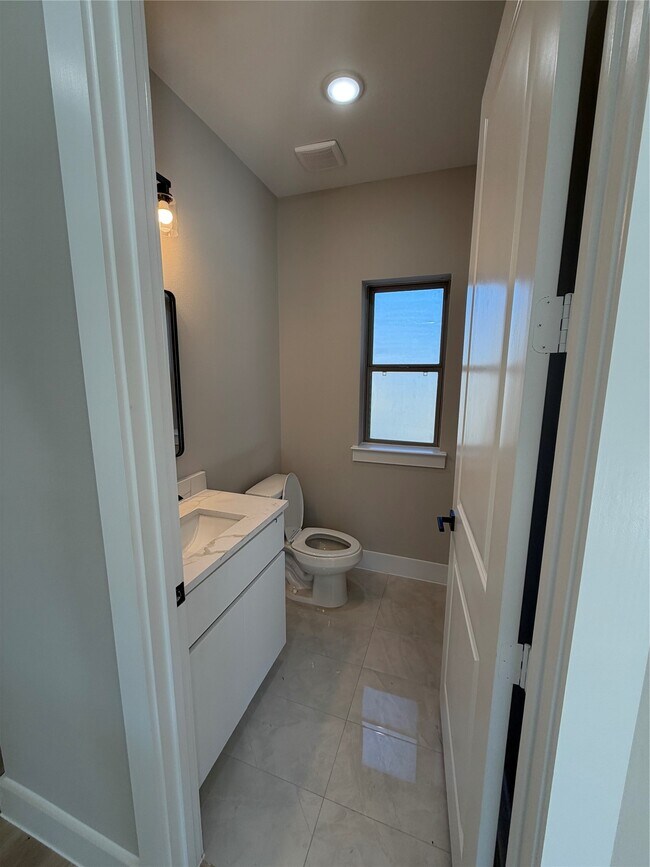 Building Photo - 20003 Venetto St