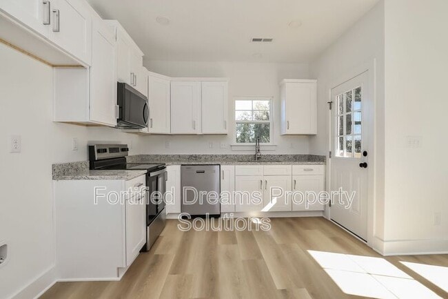 Building Photo - 103 Roanoke St