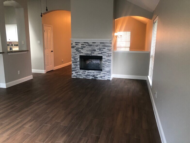 Building Photo - 19306 Pinewood Bluff Ln