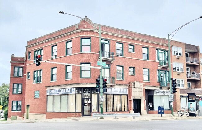 Primary Photo - 7133 N Ridge Blvd