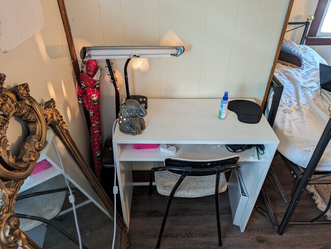 Building Photo - 301 E Eleanor St