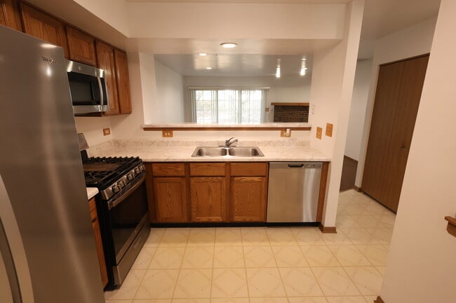 Building Photo - 1840 Grove Ave