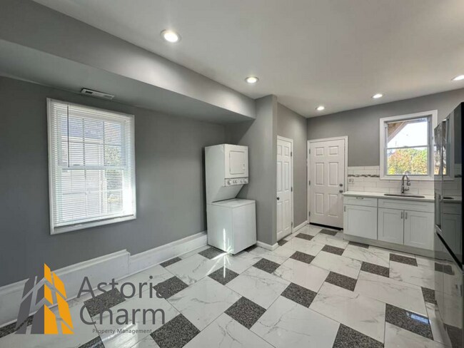 Building Photo - 3004 Clifton Ave