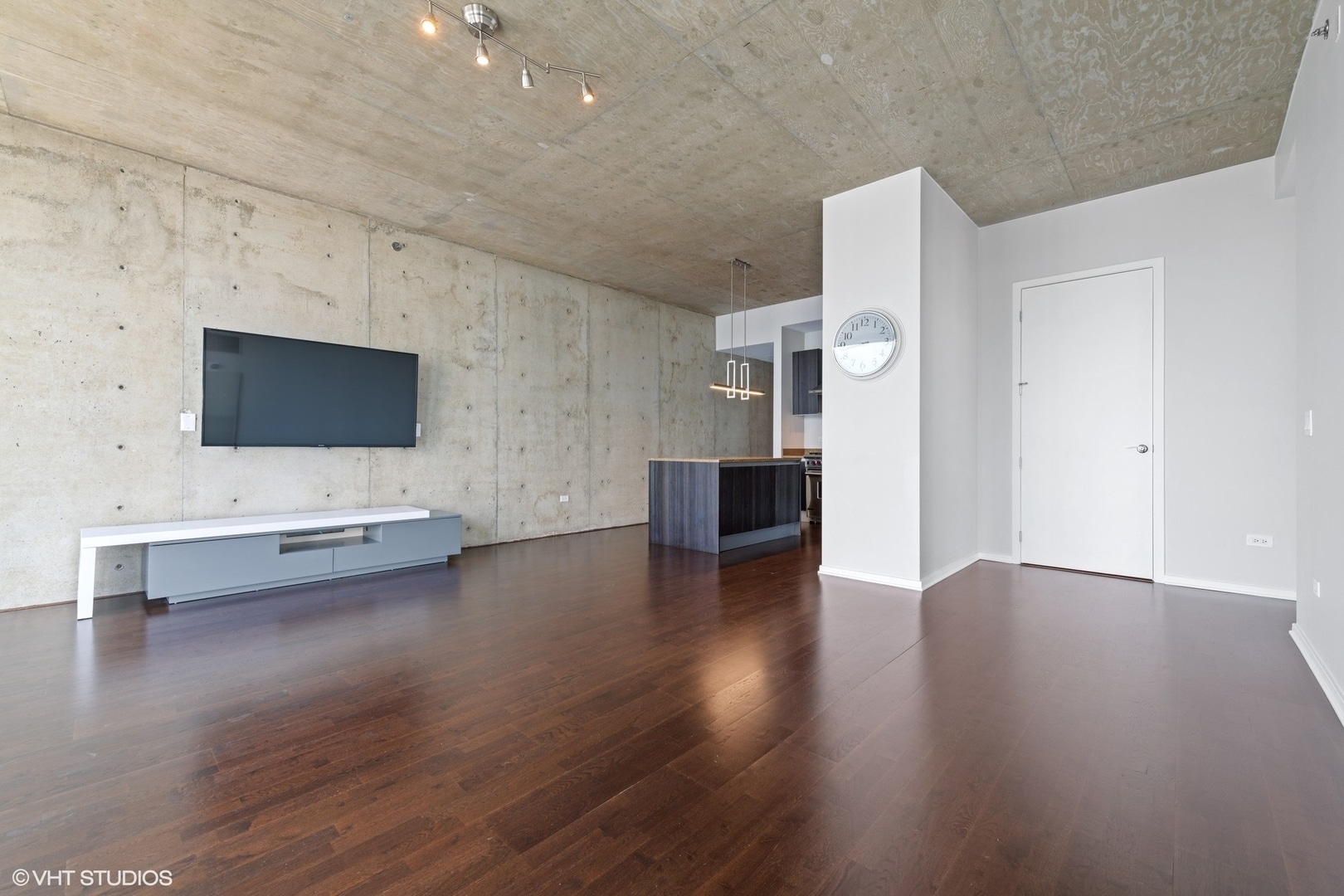 Building Photo - 600 N Fairbanks Ct
