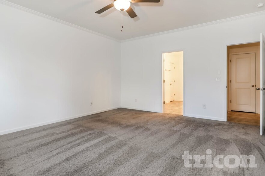 Building Photo - 173 Everett Sq