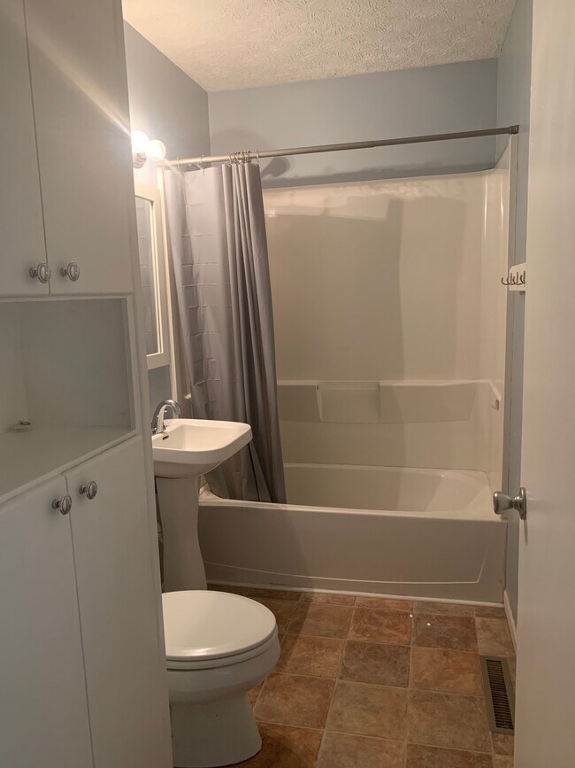 Building Photo - 1109 Sarasota Dr