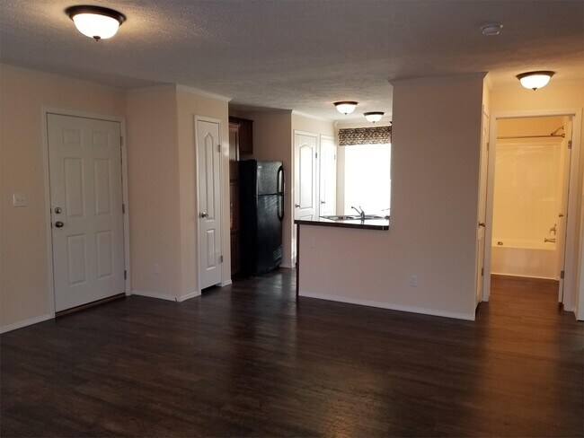 Building Photo - 1904 Creekstone Dr