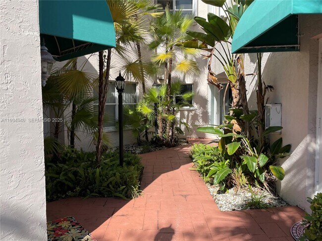 Building Photo - 14909 SW 15th St