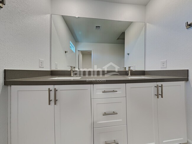 Building Photo - 3333 Blodwen St