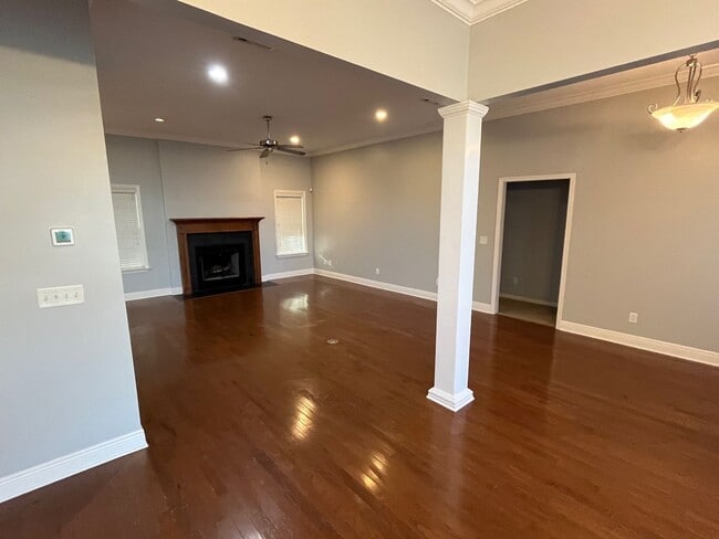 Building Photo - Spacious 4-Bedroom Home with Modern Comforts in Valdosta