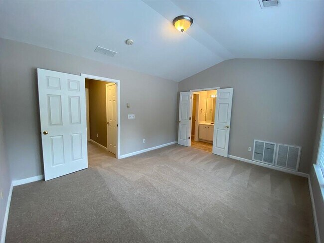 Building Photo - 4019 Howell Park Rd