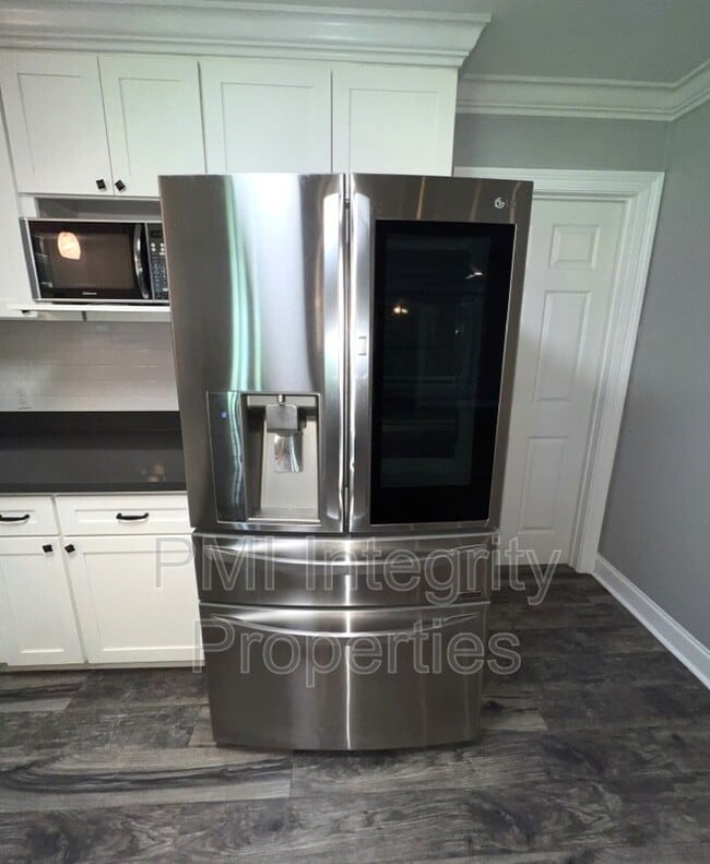 Building Photo - 7993 Greenlea Dr